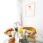 Sea Views - Sun By 10tosea *